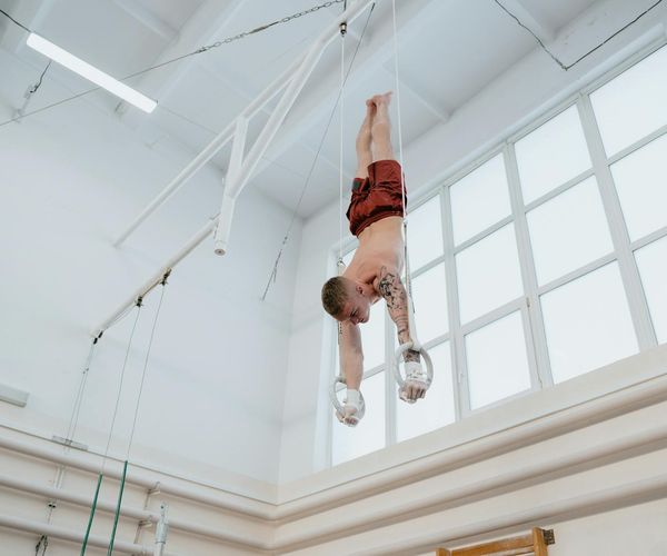 Man focused during a strength training session, showing concentration.