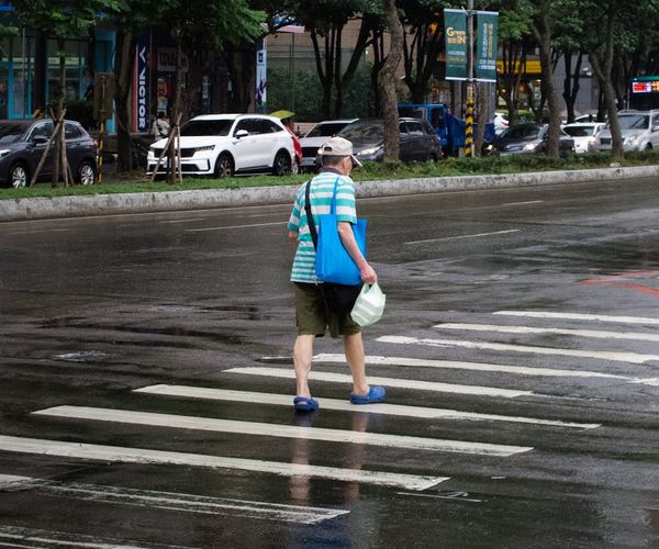 Man looking energetic and positive in a daily life urban setting.